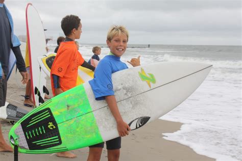 Eccentric Surfer Communities: Finding Like-Minded Individuals